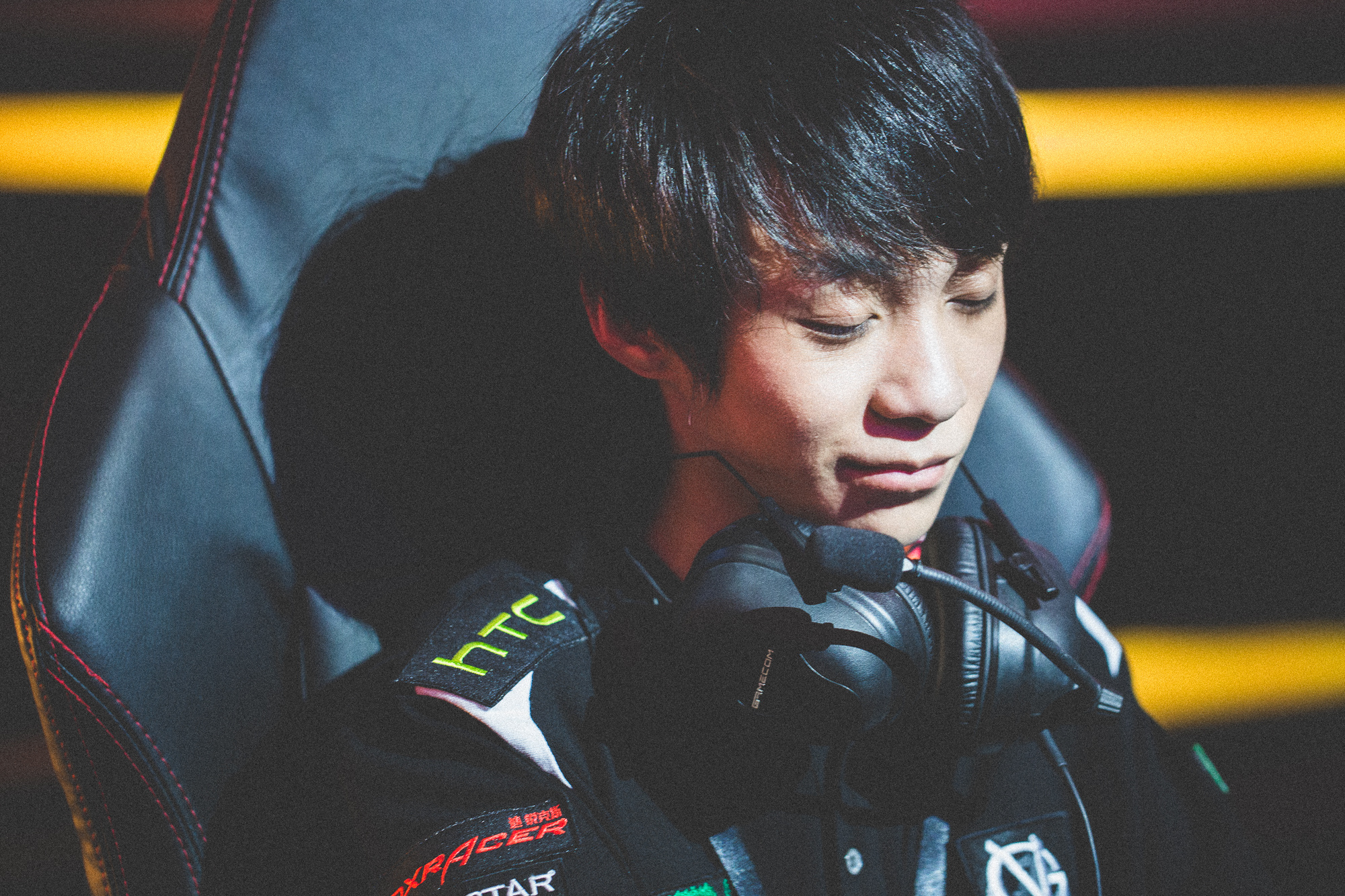 LPL传奇谢幕,球迷泪洒赛场 LPL传奇谢幕,球迷泪洒赛场