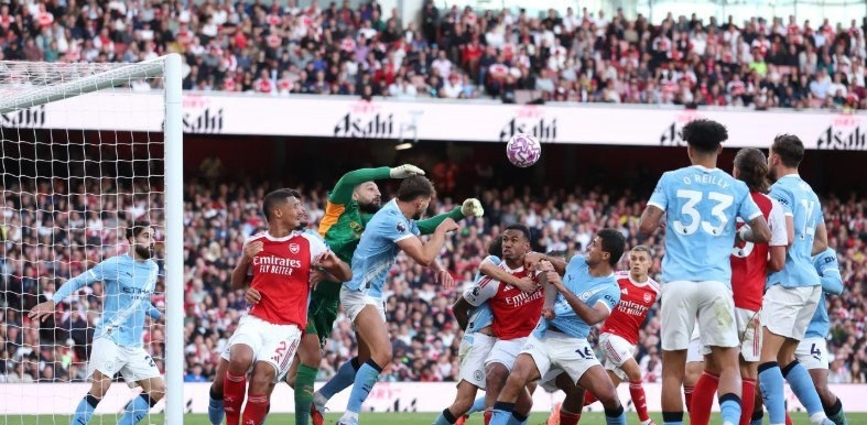 曼城横扫那不勒斯,马丁内利带队取胜 曼城横扫那不勒斯,马丁内利带队取胜