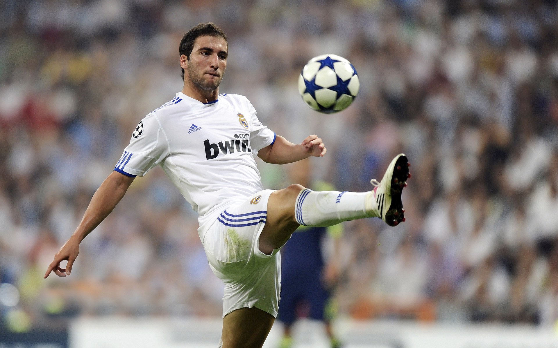 维京风暴席卷圣西罗，卡塞米罗单骑救主，挪威铁血鏖战红黑军团